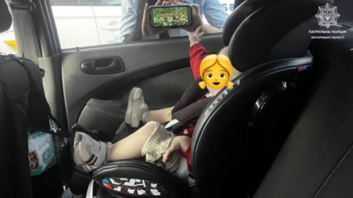 У Запоріжжі рятували дитину, яку мати випадково зачинила в авто