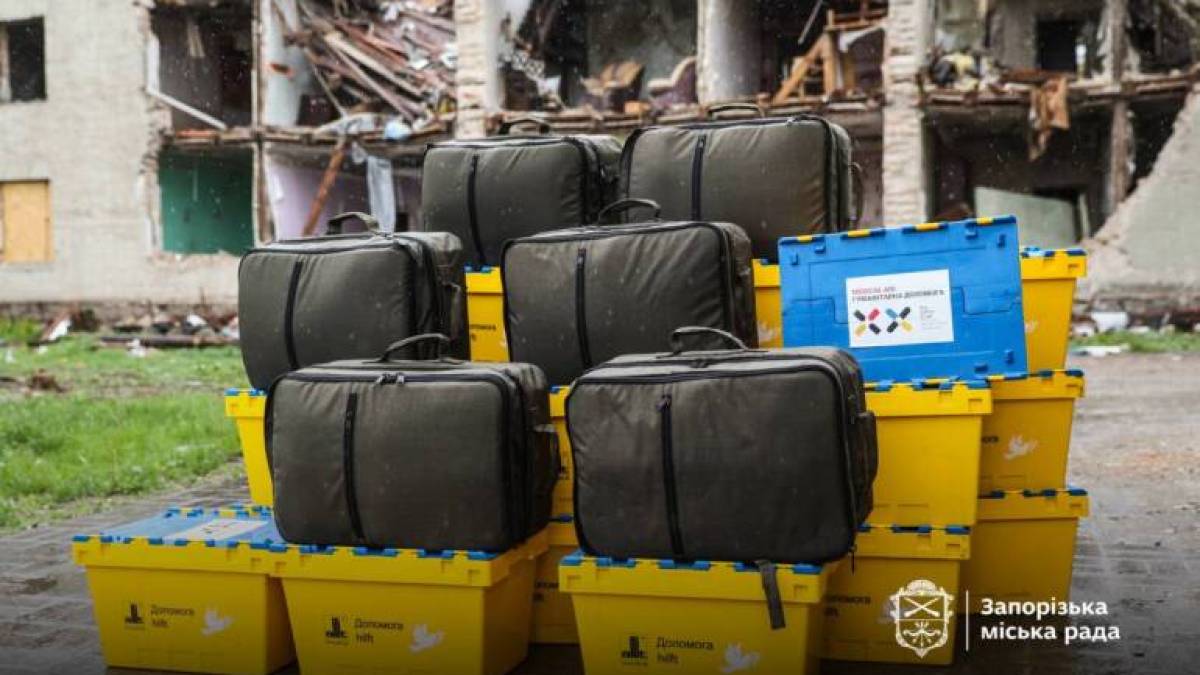 Запоріжжя отримало рюкзаки-аптечки для порятунку життів на місцях ворожих «прильотів»