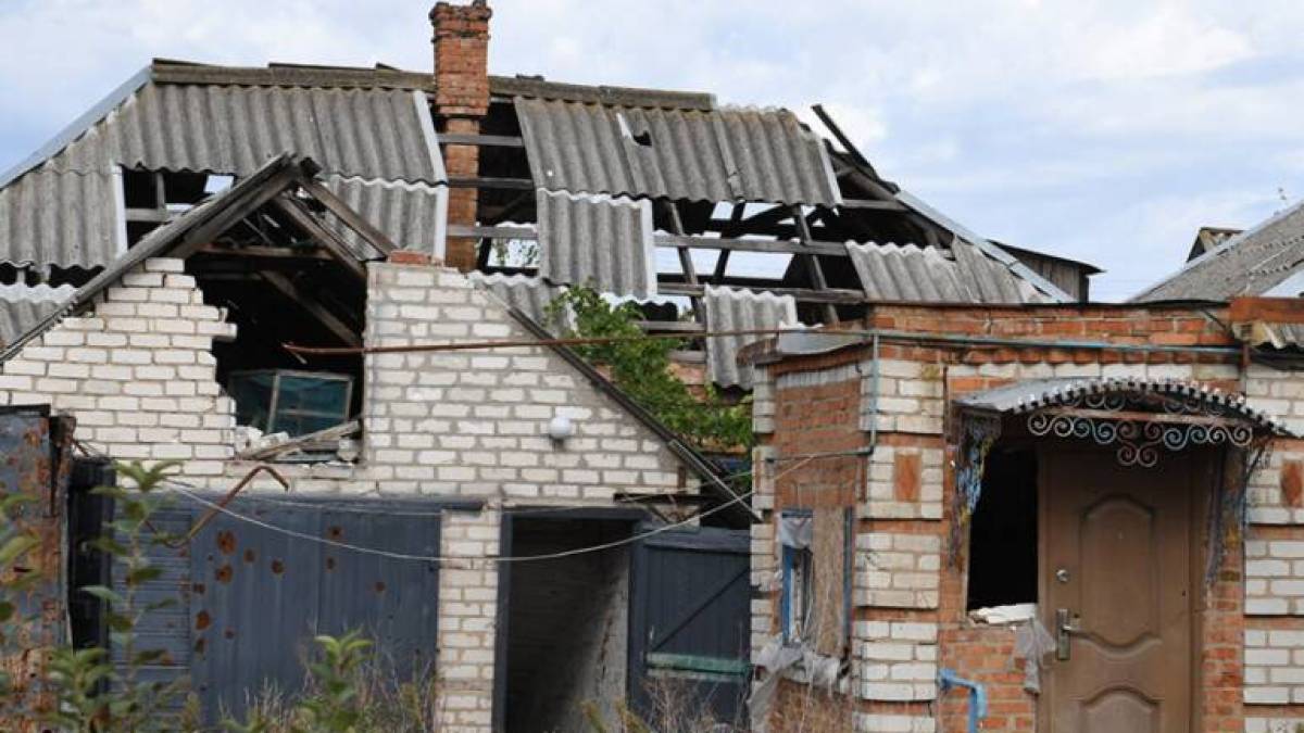 росія продовжує знищувати мирні міста і села Запорізької області