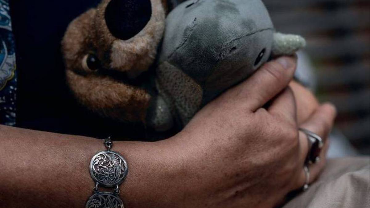 Валізи. Речі. Якір і вітрило