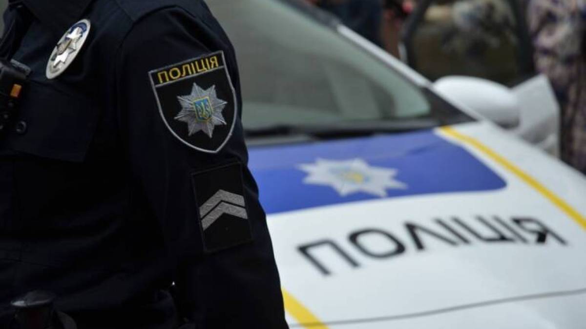 У Запоріжжі отримали строк патрульні, які примусили чоловіка роздягтися посеред вулиці