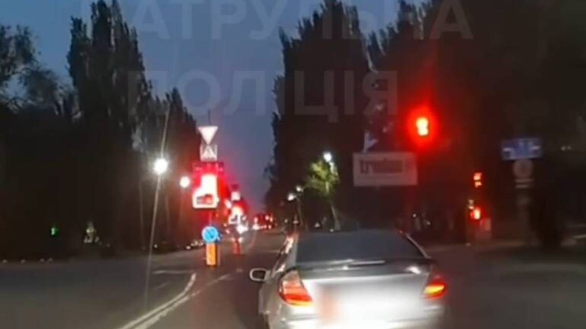 У Запоріжжі неповнолітній водій-порушник тікав на Мерседесі від поліції (відео)