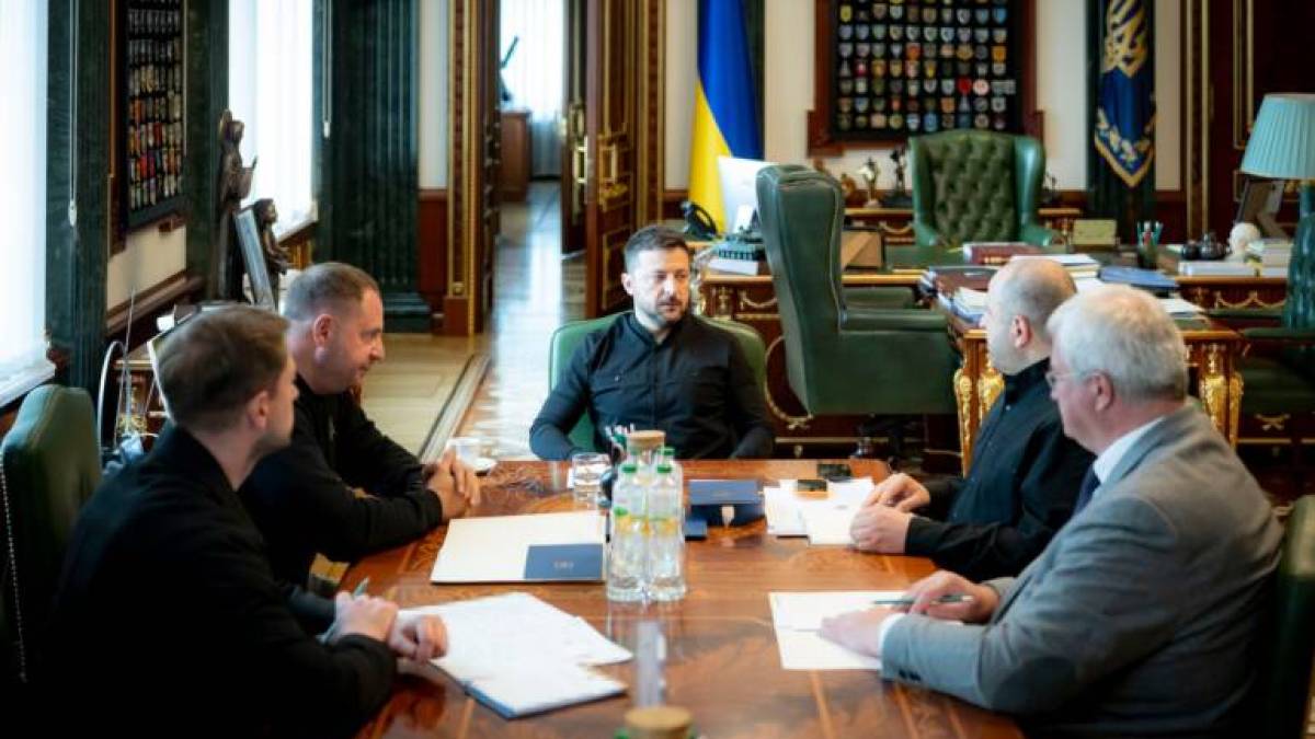 Зеленський доручив сформувати постійну переговорну групу щодо завершення війни