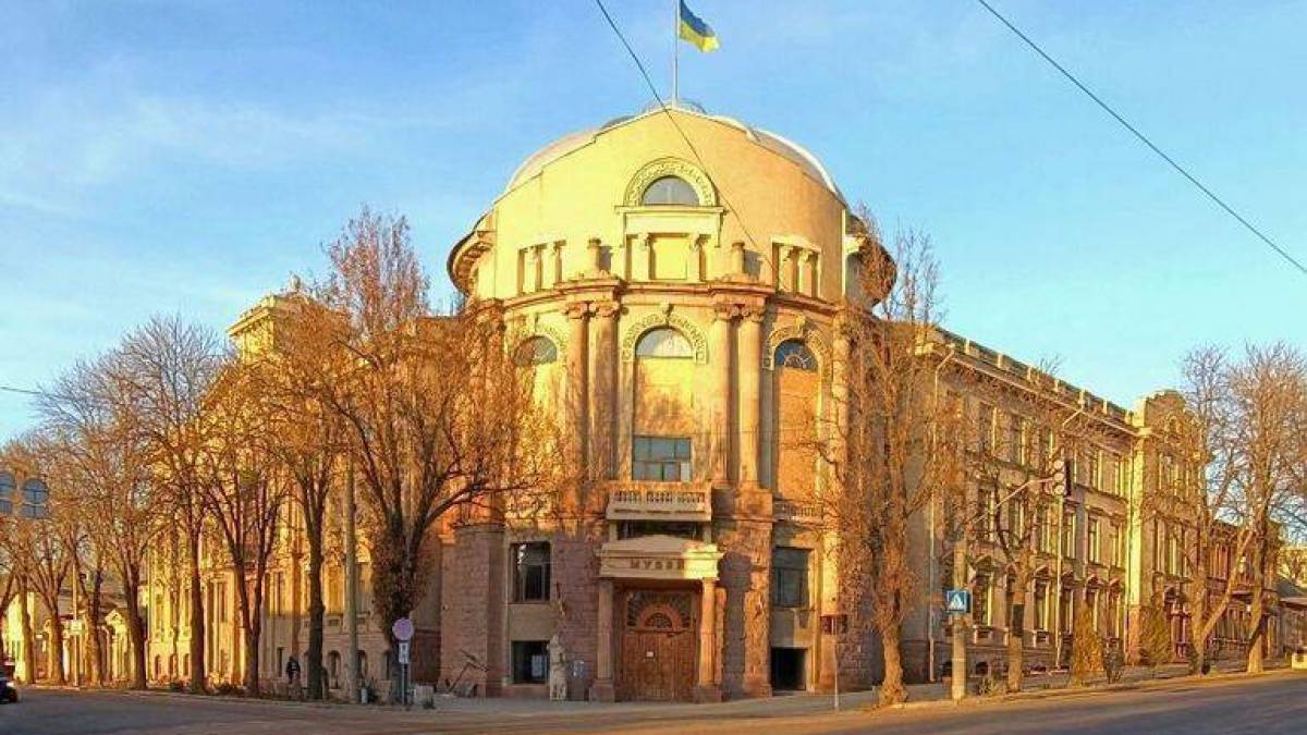 Запорізький історико-краєзнавчий музей тепер осяює Яків Новицький