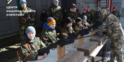 Окупанти формують списки дітей для мілітарних таборів.