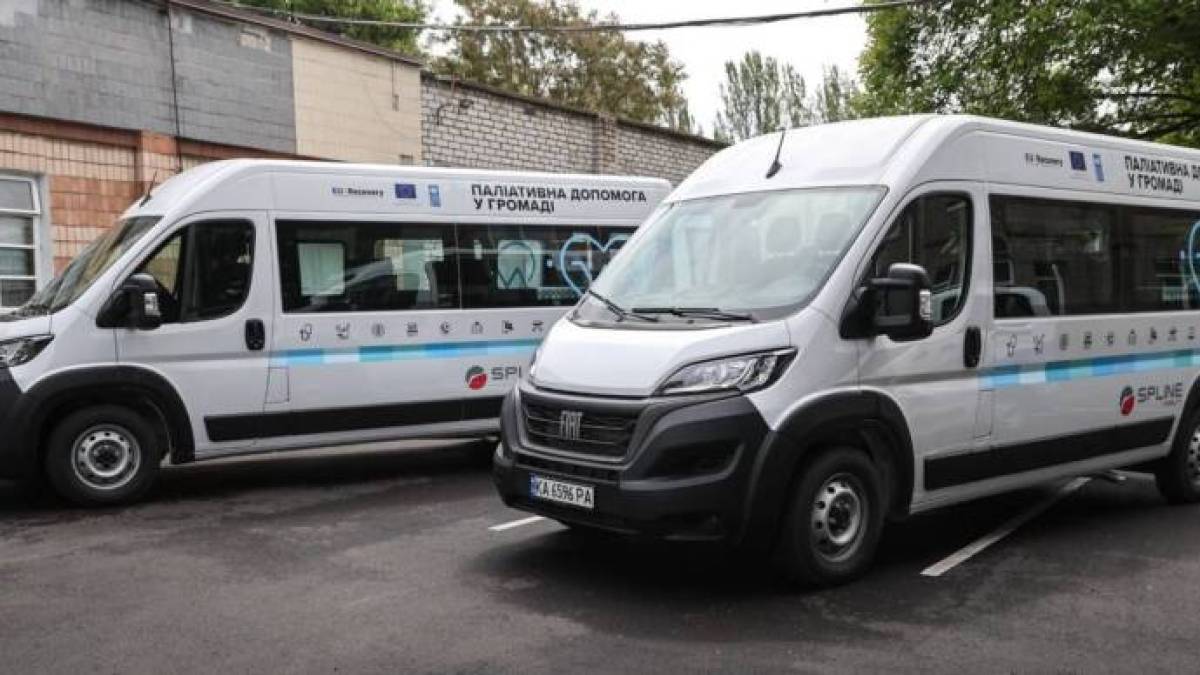 Лікарні Запоріжжя отримали автівки для допомоги важкохворим пацієнтам