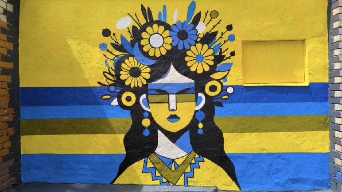 Авторам та натхненникам нових стінописів завжди раді у школі на Космосі