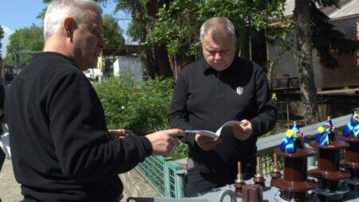 Фахівці «Запоріжжяобленерго» власними силами зібрали два трансформатори