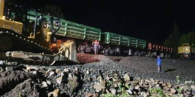 Роботи на аварійній ділянці в Карпатах продовжувались всю ніч – “Укрзалізниця”