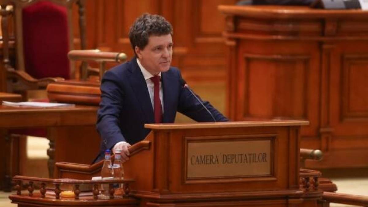 Новообраний президент Румунії Нікушор Дан склав присягу перед парламентом