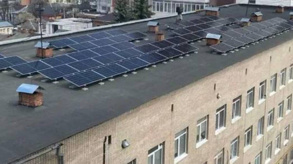 У Запоріжжі на дахах лікарень встановлять сонячні панелі