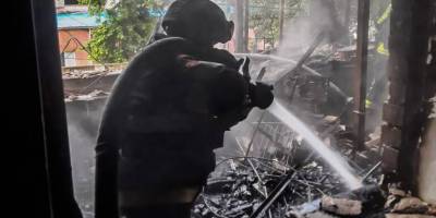 У Херсоні ліквідували пожежу після удару російського дрона по багатоповерхівці