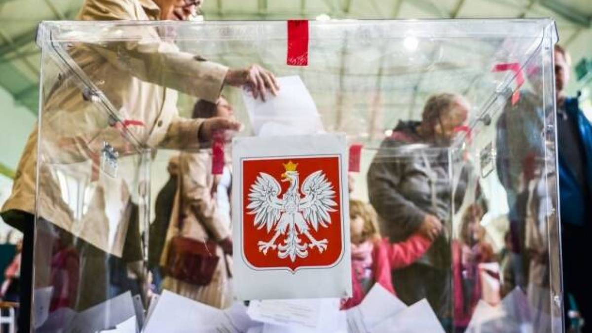 Вибори в Польщі: екзитпол віддає перемогу Тшасковському