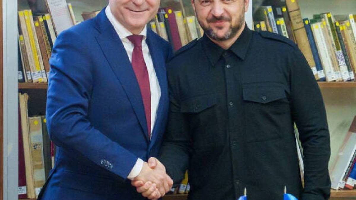 Зеленський вперше зустрівся з новообраним Президентом Румунії