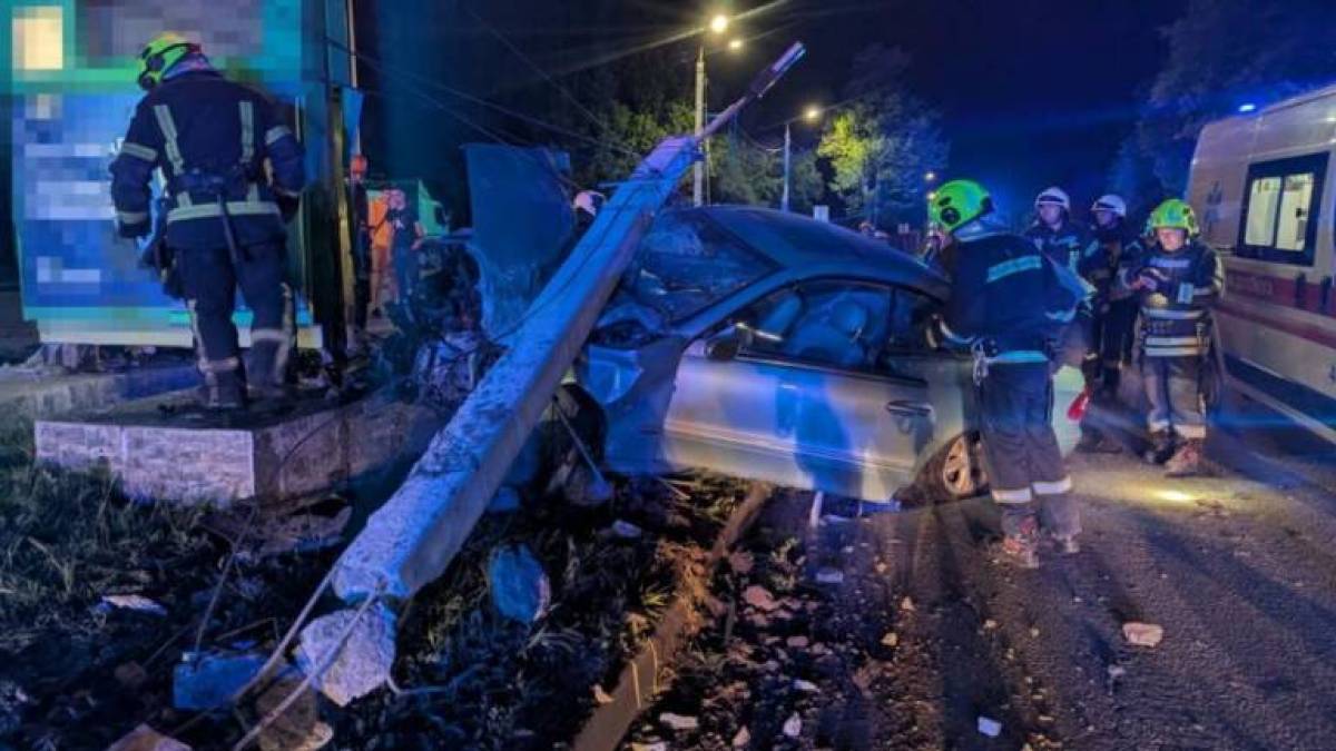 У Запоріжжі автомобіль зіткнувся з мотоциклом (фото)