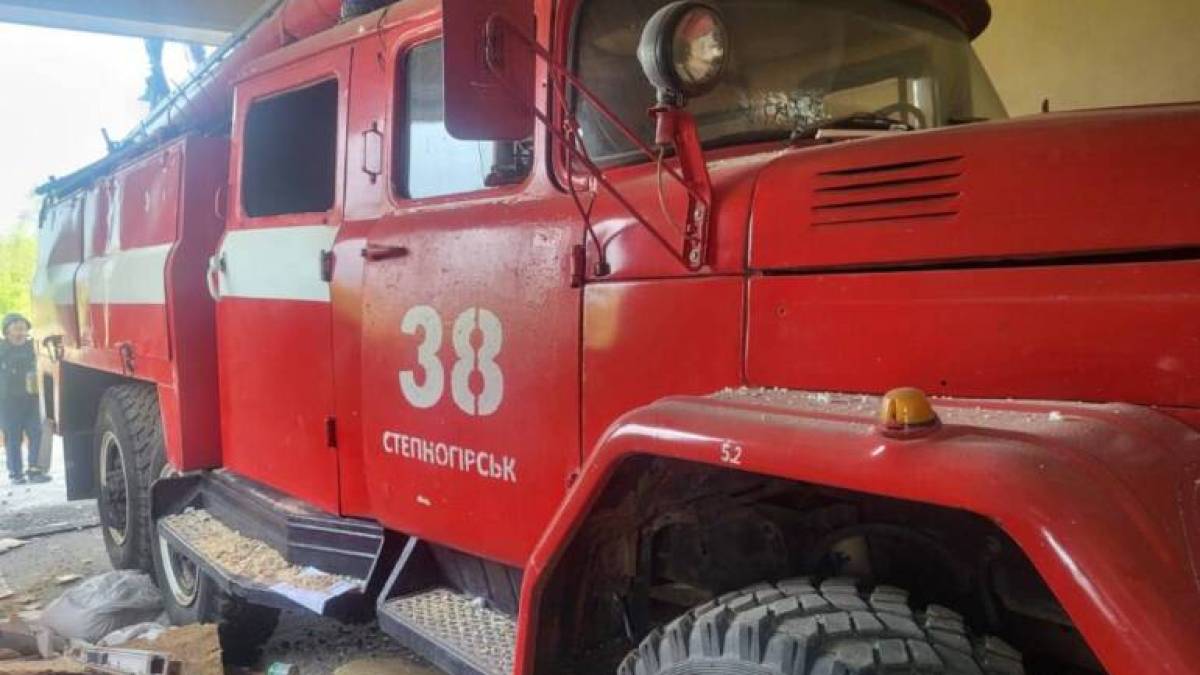 2 червня російська армія обстріляла пожежно-рятувальну частину Степногірська