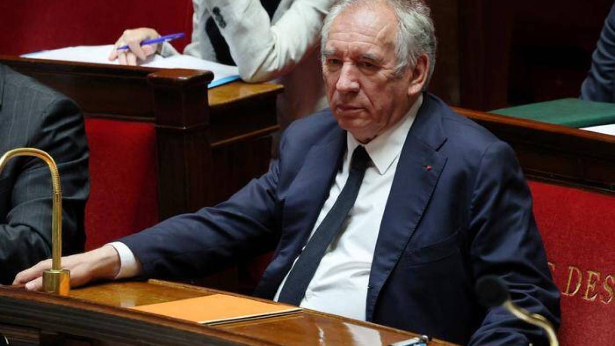 У Франції вже всьоме не змогли відправити уряд у відставку