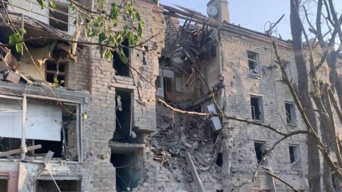 росія скинула чотири КАБи на центр Херсона – є постраждалі