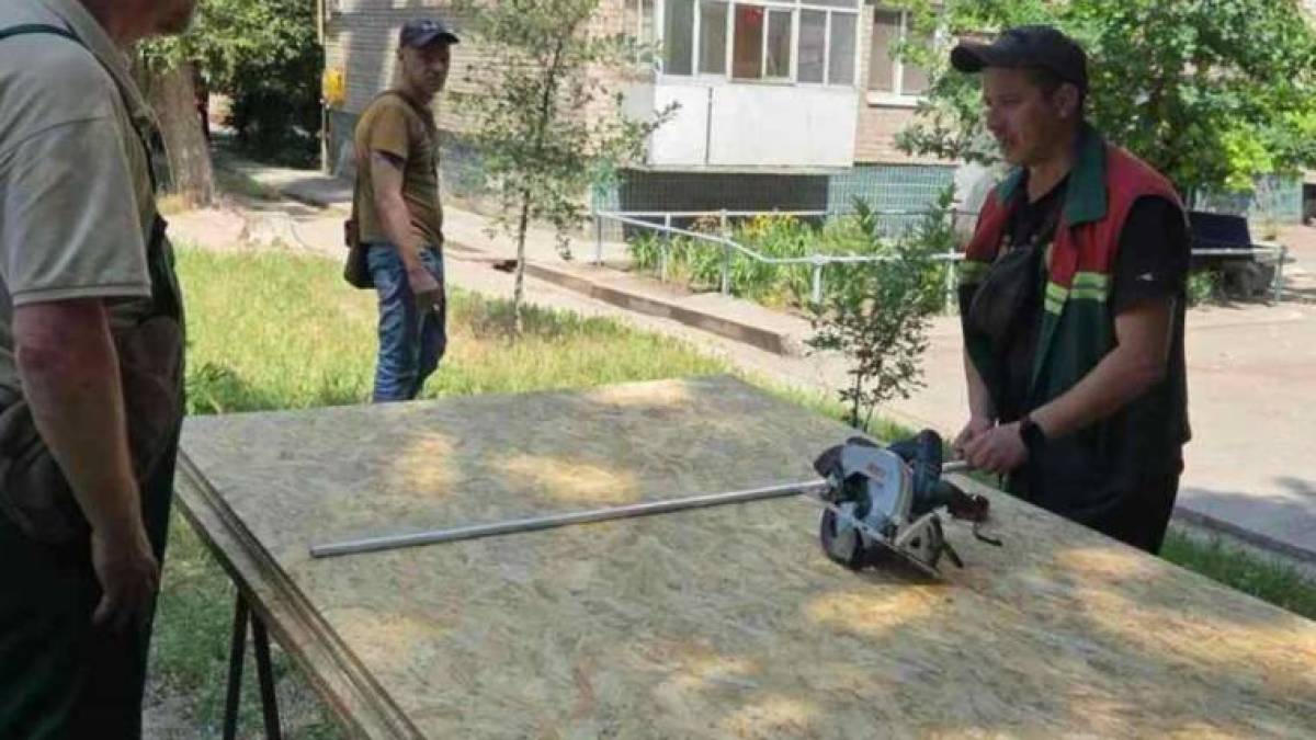 Муніципальна аварійна служба працює у постраждалому районі