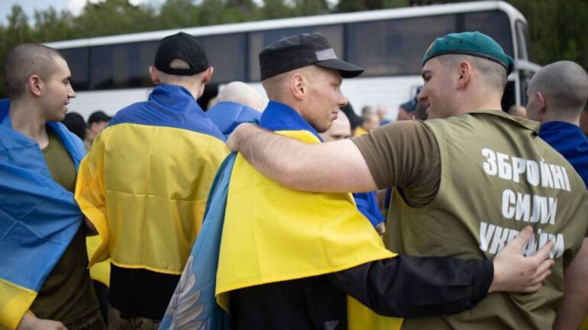 Дев’ять запорізьких захисників повернулись додому з ворожого полону