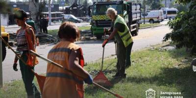 У Запоріжжі триває ліквідація наслідків нічної атаки дронами