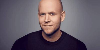 Засновник Spotify вклав €600 мільйонів у компанію Helsing, яка постачає дрони Україні.