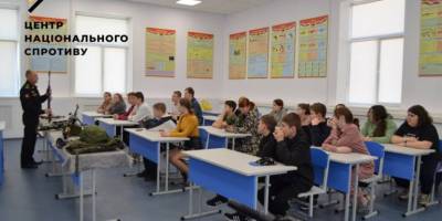 Окупанти вербують випускників до армії рф