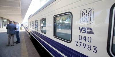 «Укрзалізниця» призначила чотири додаткові «літні» потяги