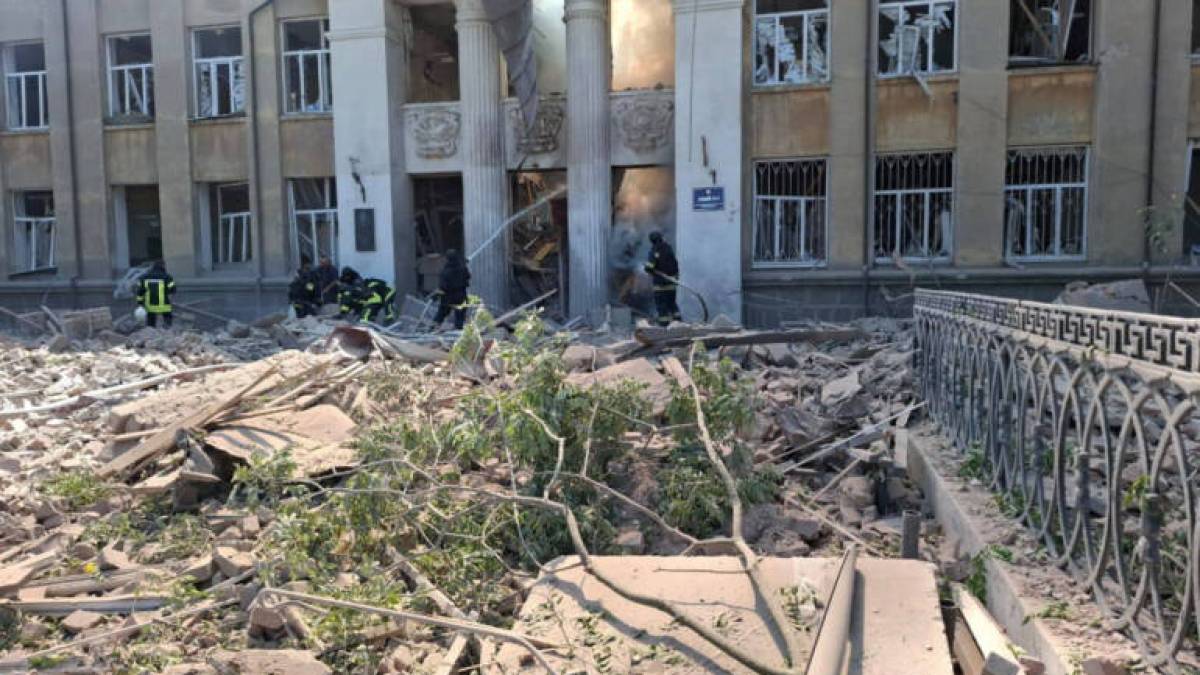 Ракетний удар по школі на Одещині: двоє загиблих, щонайменше 12 поранених