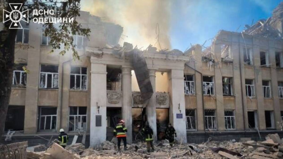 Два «прильоти» балістики: у ліцеї на Одещині під час удару було 18 людей, загиблі — завуч і завгосп