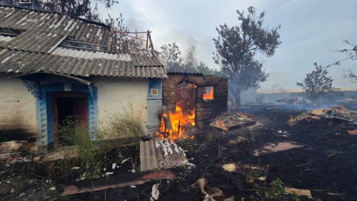 ДСНС Запорізької області: ліквідація наслідків ворожих обстрілів 24 червня