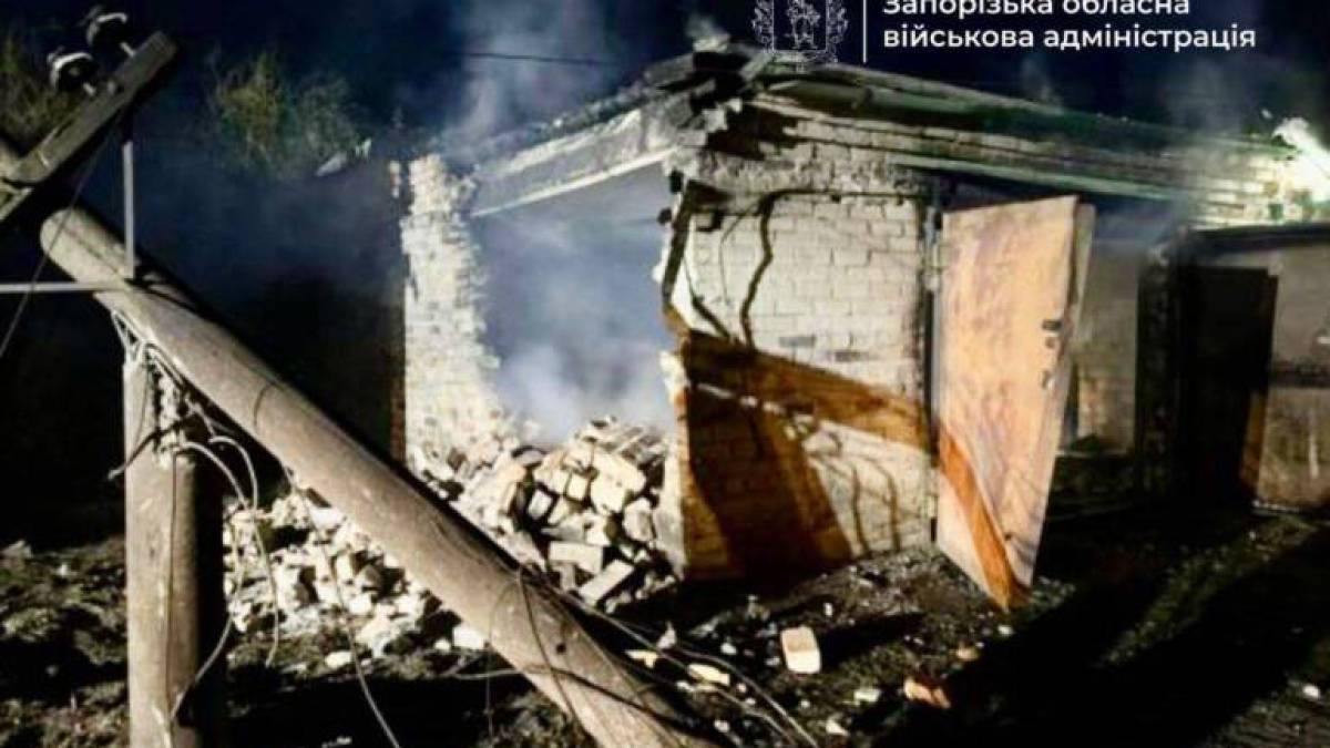 Пожежі та пошкодження нежитлових будівель: такі наслідки нічної ворожої атаки на Запоріжжя