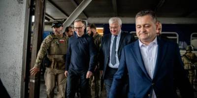 Зеленський нагородив Анджея Дуду орденом Свободи