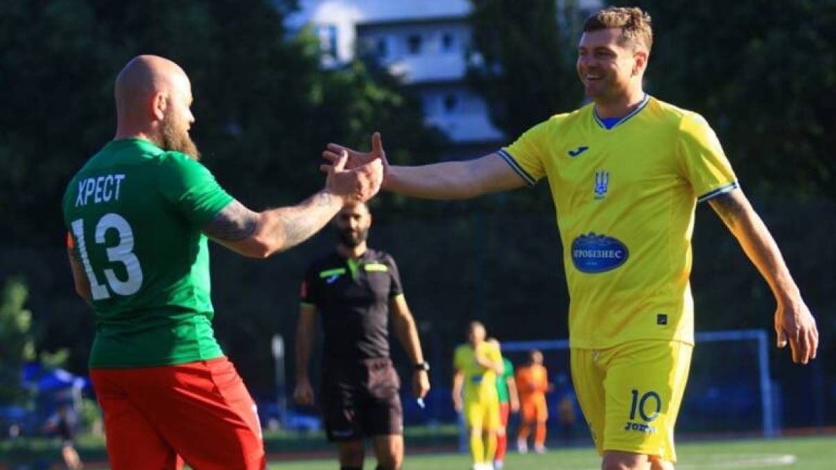 Гра об’єднує: зірки футболу провели матч із героями фронту