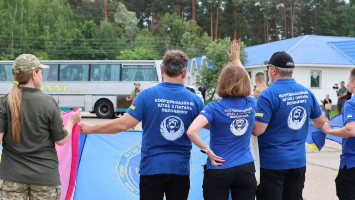 Україна повернула із полону рф ще одну групу захисників: військові та цивільні