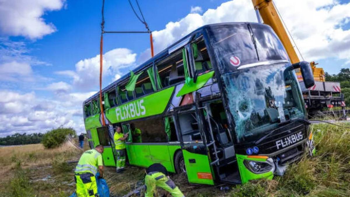 У Німеччині перекинувся автобус, серед пасажирів були і українці