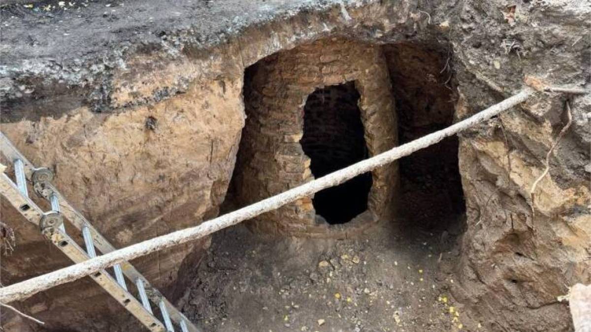 У Запоріжжі знайшли старовинний цегляний колодязь (фото)