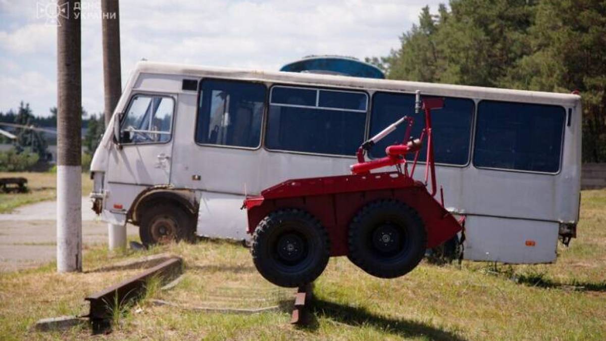 ДСНС отримала перший український пожежний робот