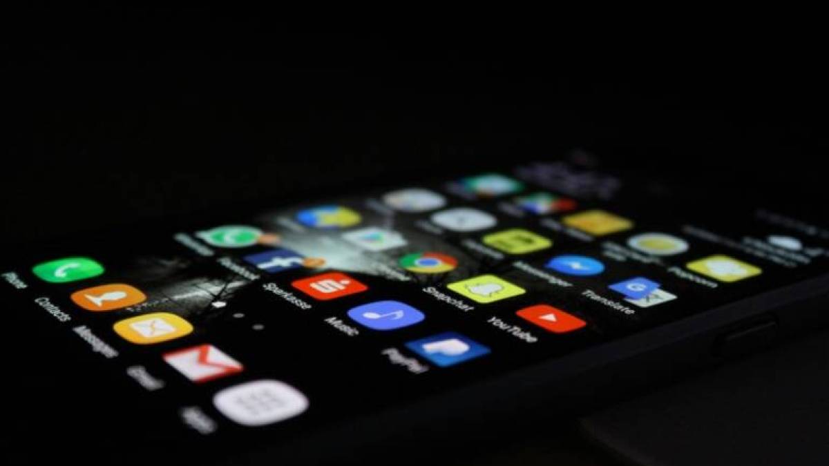 Запоріжцям розповіли, як обрати якісну “мобілку”