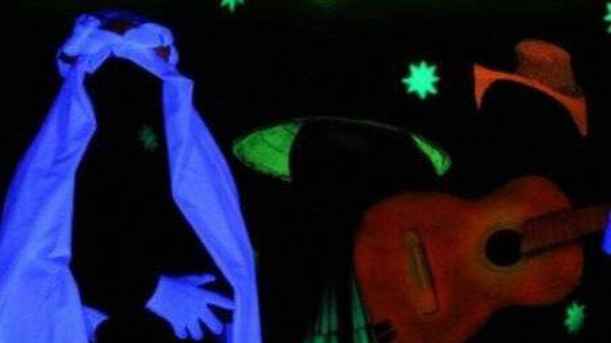 Театр «СВіЯ» причарував луцький фестиваль виставою в ультрафіолеті