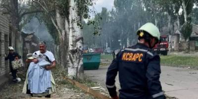 Внаслідок ворожих ударів пошкоджені обʼєкти у трьох районах міста