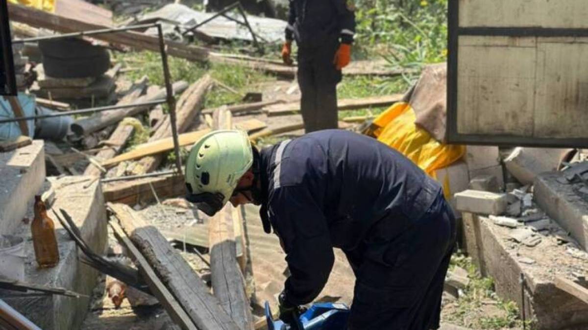 У Запоріжжі продовжується ліквідація наслідків вчорашньої шахедної атаки