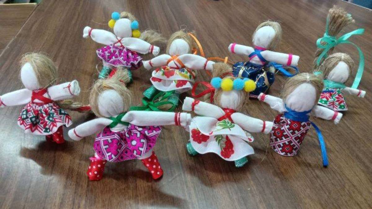 У Запорізькому ЦЖС пройшов майстер-клас з виготовлення ляльок-мотанок