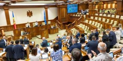 Парламент Молдови ухвалив символічну декларацію про вступ країни до ЄС