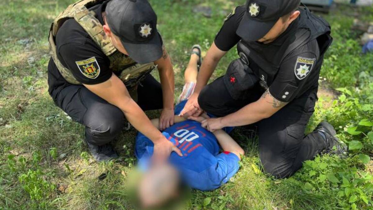 У під’їзді багатоповерхівки Запоріжжя грабіжник напав на пенсіонера
