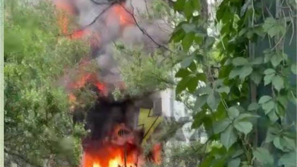Масштабна пожежа в багатоповерхівці Запоріжжя: є постраждалі у важкому стані