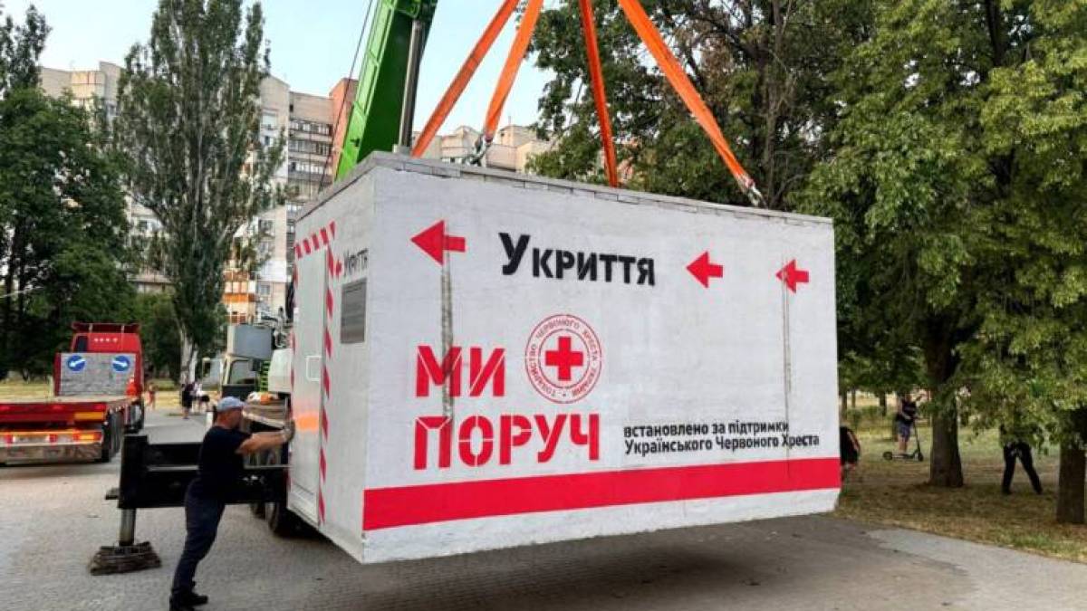 У парку спального району Запоріжжя встановили перше укриття