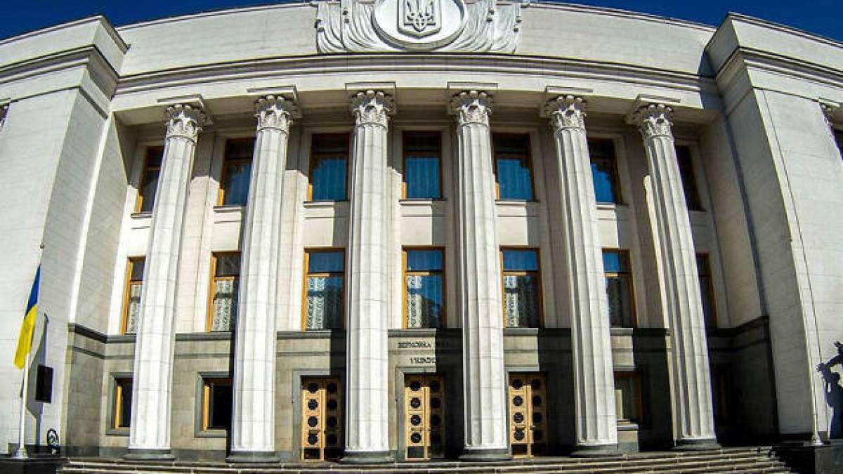 Зеленський запропонував Раді продовжити воєнний стан і мобілізацію