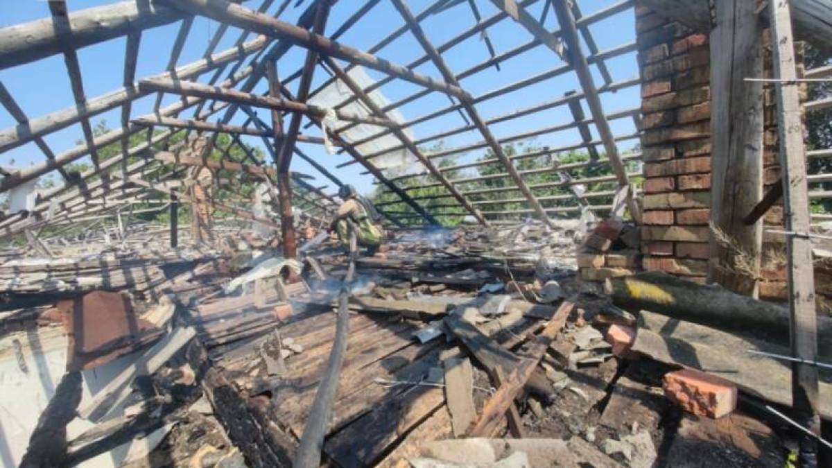  Внаслідок ворожих обстрілів спалахнув дах будинку та трьох госпспоруд у Пологівському районі
