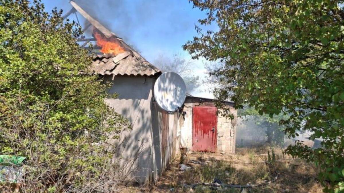 Армія рф продовжує знищувати міста і села нашої області — на фото наслідки обстрілів
